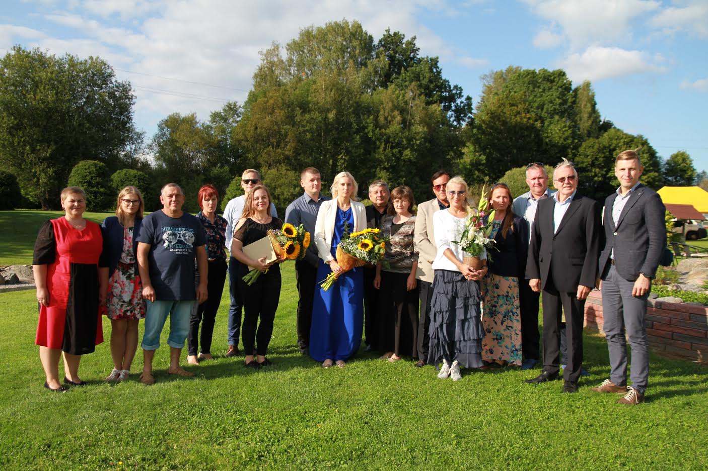 Võrumaa kaunite kodude omanikud, ürituse võõrustajad ja tunnustajad. FOTO: Birgit Bettai