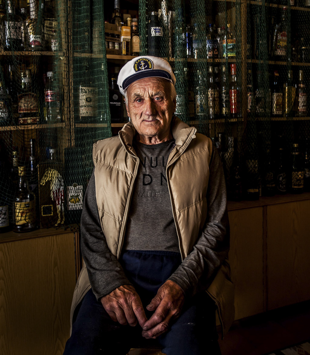 Saaremaal kodukohta pidav Arnold Riis on üks neist Eestimaa väärtuslikest vanaisadest, kes leidis koha saja vanaisa lugudest pajatavas raamatus. Foto: PAMELA MARAN