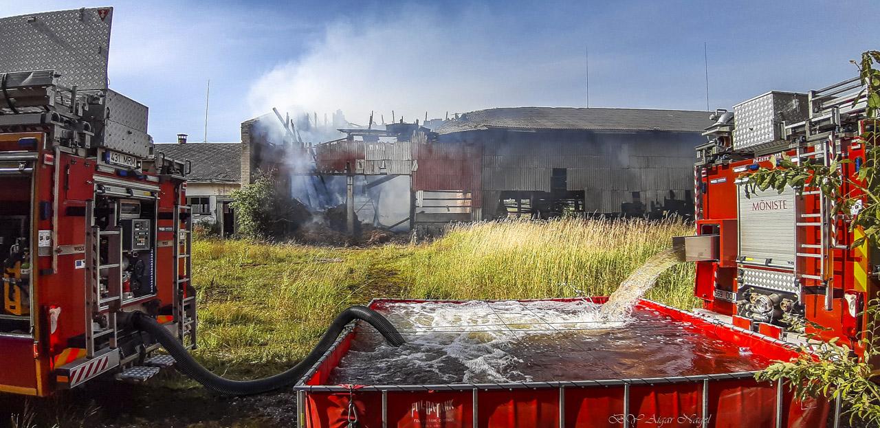 Kustutustöödeks varuti vett suurtesse basseinidesse. FOTOD: Aigar Nagel