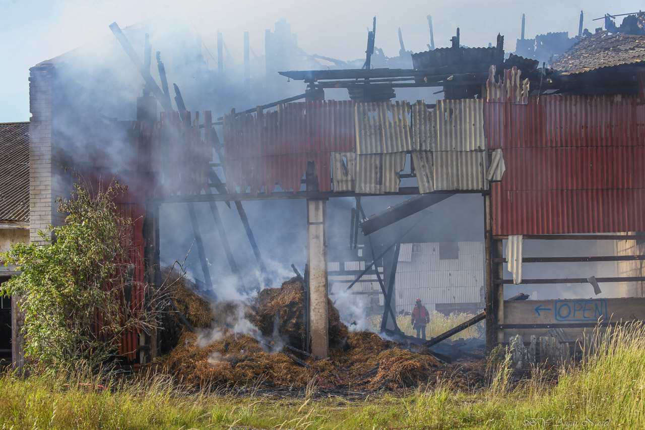 Kella 16 ajal kestsid järelkustutustööd. Fotod: AIGAR NAGEL