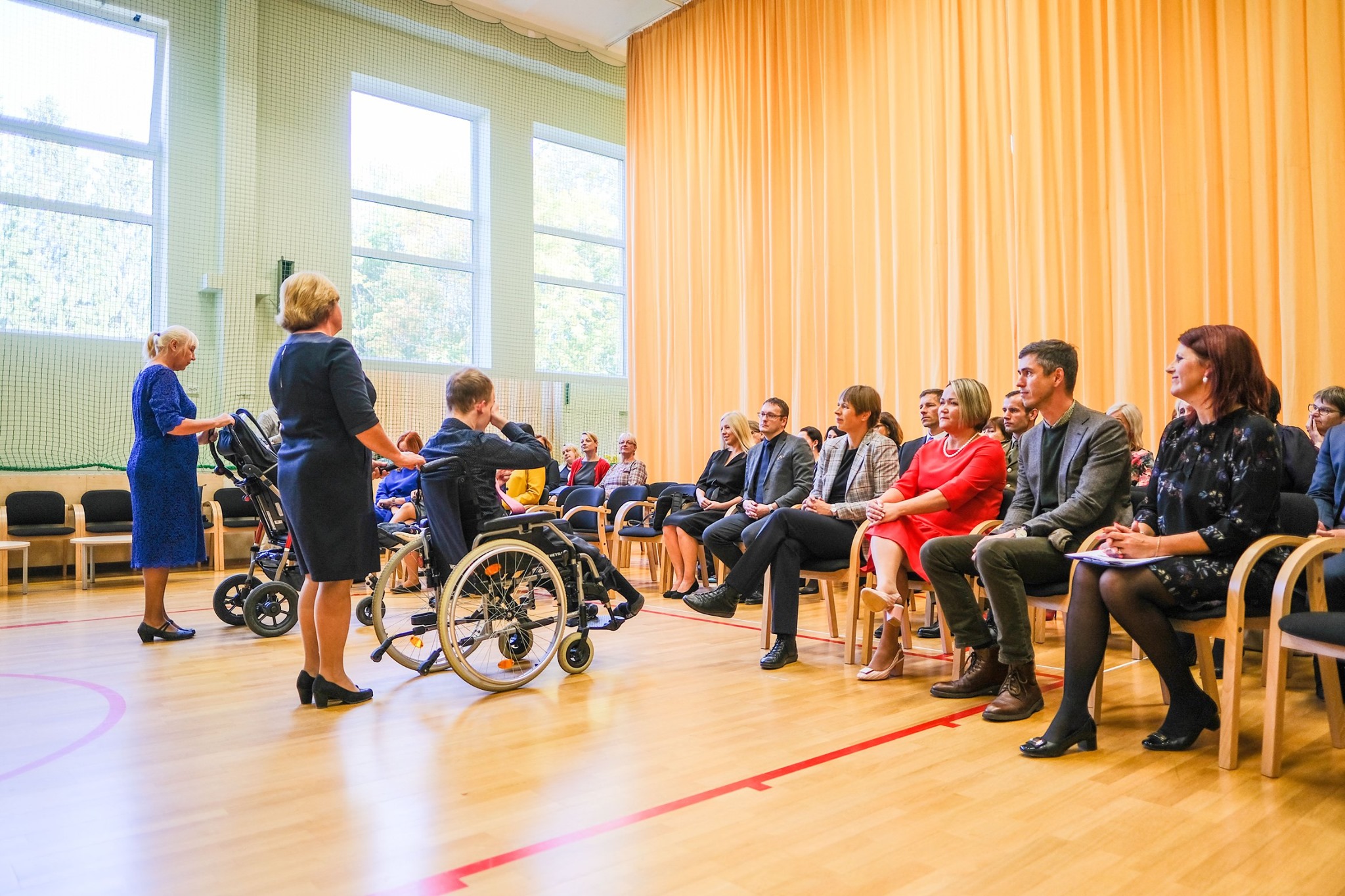Viimastel päevadel olen külastanud mitmeid Kagu-Eesti hariduslike erivajadustega laste koole, täna samamoodi Urvaste kooli inimesi. Täna osalesid vestlusringis ka teised piirkonnas teemaga tegelevad inimesed ja Haridusministeerium. On aukartustäratav rääkida nende õpetajate, juhendajate ja hooldajatega, kes seda ränkrasket tööd teevad. Aitäh teile veelkord!