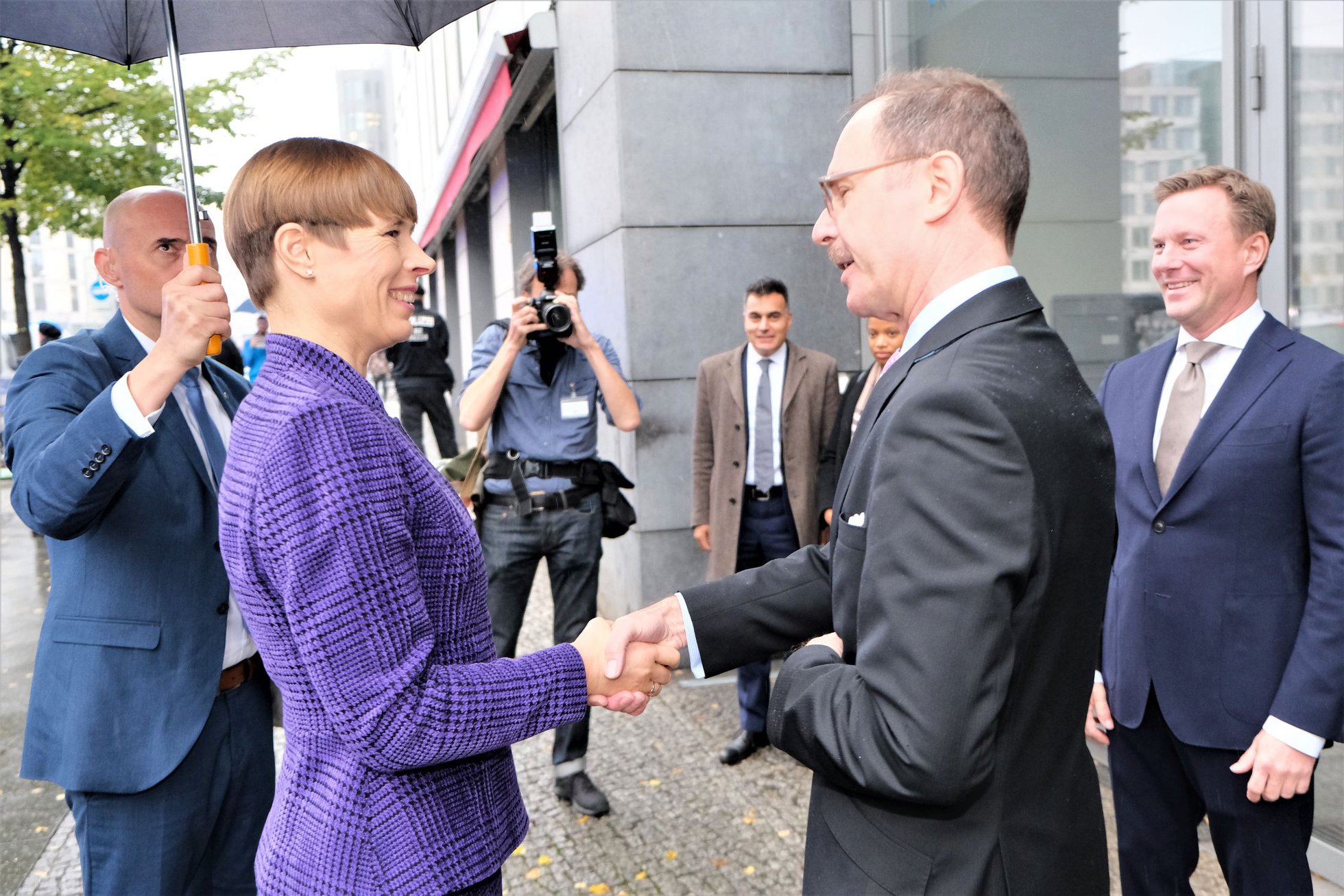 Saksa tervishoiuministeeriumi kõrgematele ametnikele rääkisin Eesti e-tervishoiust ning arutasin nendega viise, kuidas luua üle-Euroopaline avatud e-tervishoiusüsteem, mis vastaks erinevatele vajadustele ja oleks samas ühtlaselt turvaline. Fotod: Vabariigi Presidendi Kantselei