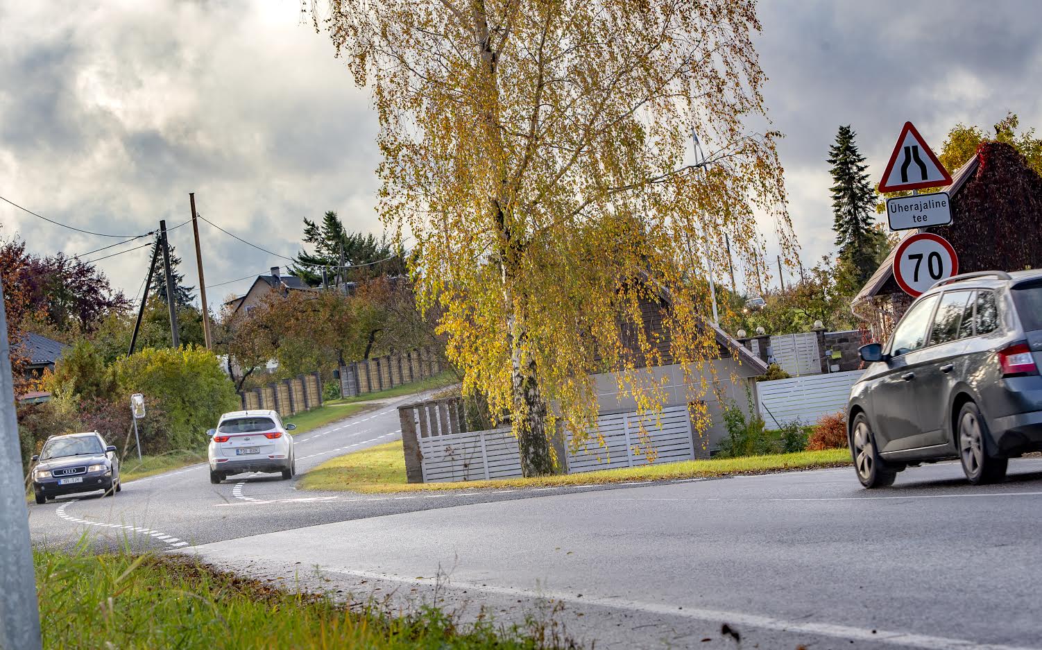 Uudne liikluskorraldus üllatab liiklejaid ja tekitab küsimuse: kas nii ikka on turvaline? Foto: AIGAR NAGEL