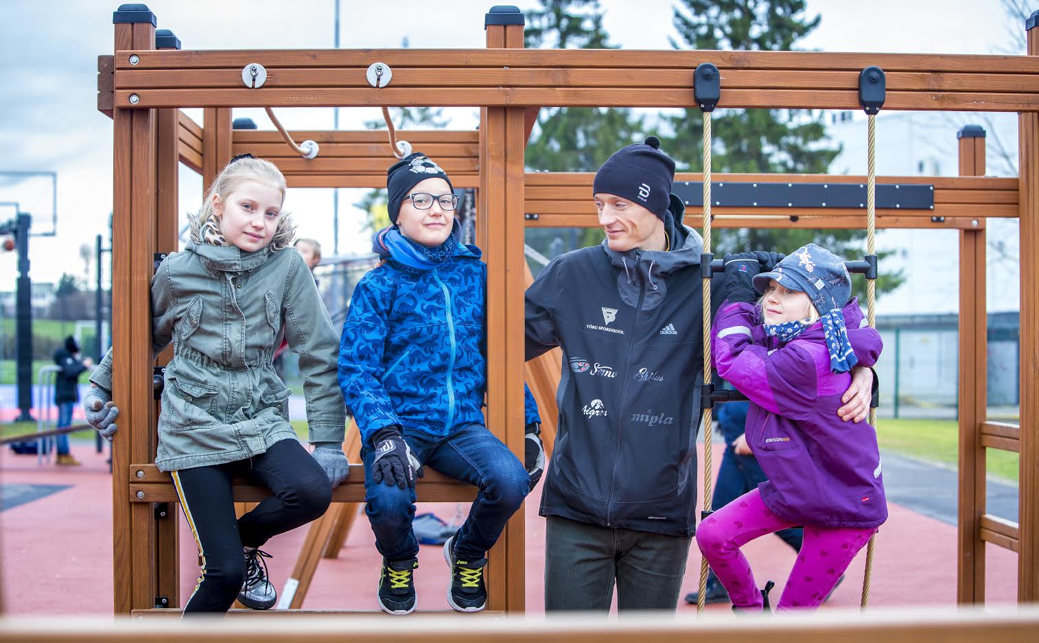 Margus ja Christiane Koore peres on kolm kooliealist last: Carol (11), Krismar (10), Marie (8), ning kaks pesamuna (foto paremal): Ranet (3) ja Amira (4 kuud). Foto: AIGAR NAGEL