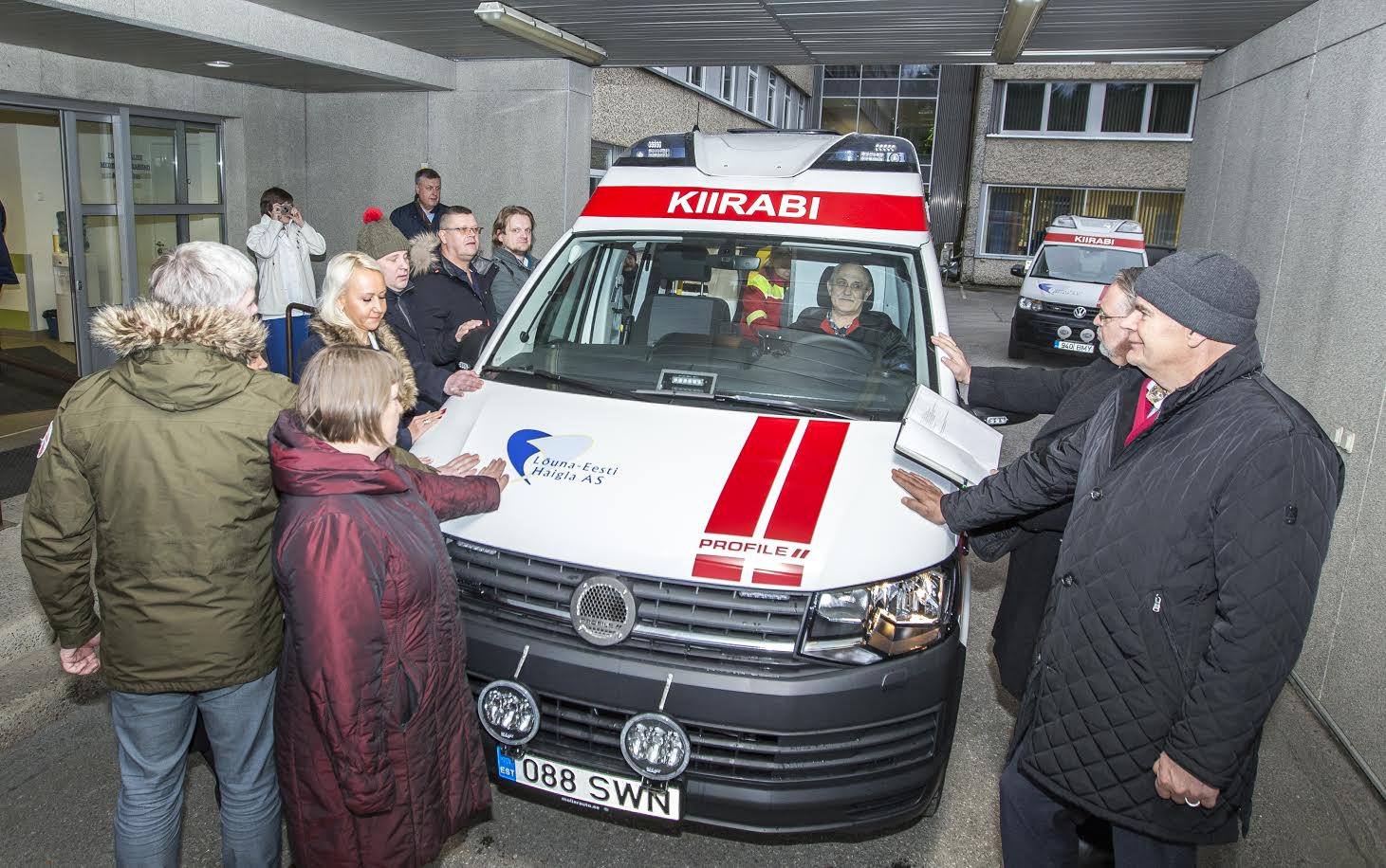 Hetk uue kiirabiauto sisseõnnistamiselt Lõuna- Eesti haigla juures. Foto: AIGAR NAGEL