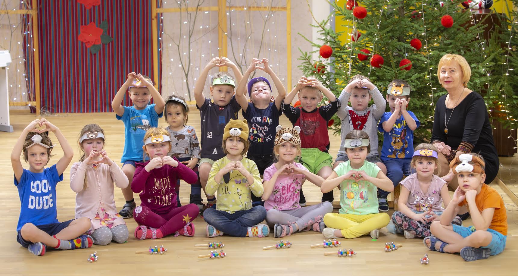 Võru lasteaia Sõleke põnnid lähevad õpetajate pakutud tegevustega elavalt kaasa ning ootavad väsimuse vältimiseks oma vanematelt tarku otsuseid. Foto: AIGAR NAGEL Võru lasteaia Sõleke põnnid lähevad õpetajate pakutud tegevustega elavalt kaasa ning ootavad väsimuse vältimiseks oma vanematelt tarku otsuseid. Foto: AIGAR NAGEL