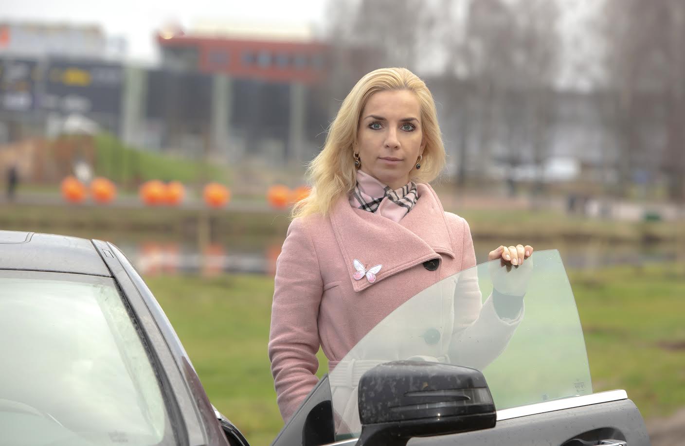 Uus Maa kinnisvarabüroo kinnisvarahindaja Ailen Kuusiku kogemus näitab, et Võru linna korterite hinnad pürgivad praegu kõrgustesse ega näi veel peatuvat. Foto: AIGAR NAGEL Uus Maa kinnisvarabüroo kinnisvarahindaja Ailen Kuusiku kogemus näitab, et Võru linna korterite hinnad pürgivad praegu kõrgustesse ega näi veel peatuvat. Foto: AIGAR NAGEL