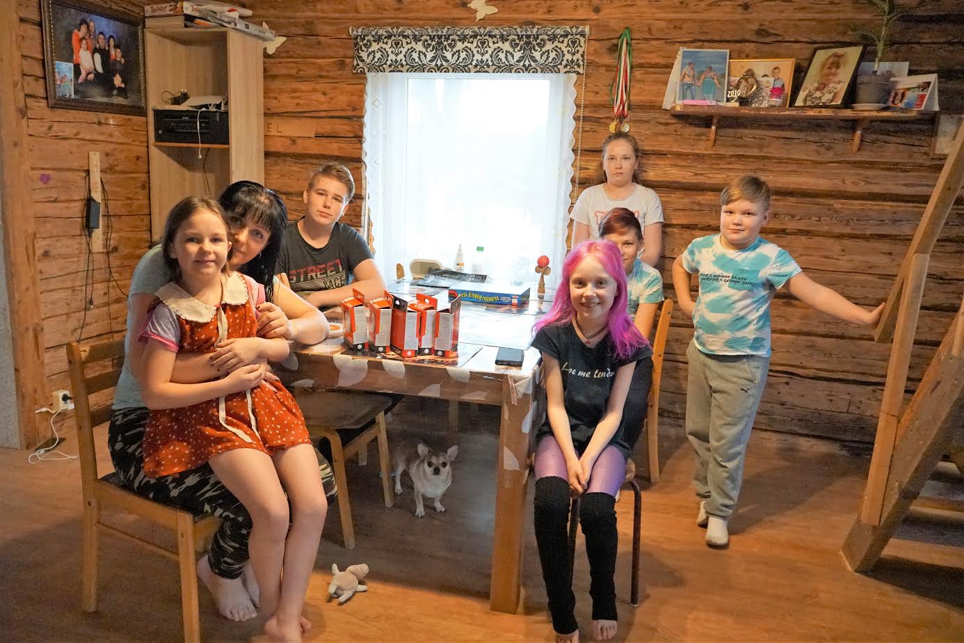 Tänulik Mirel Kõivisto oma lastega. Fotod: MARIKA ANTON, BOOSE SELTS