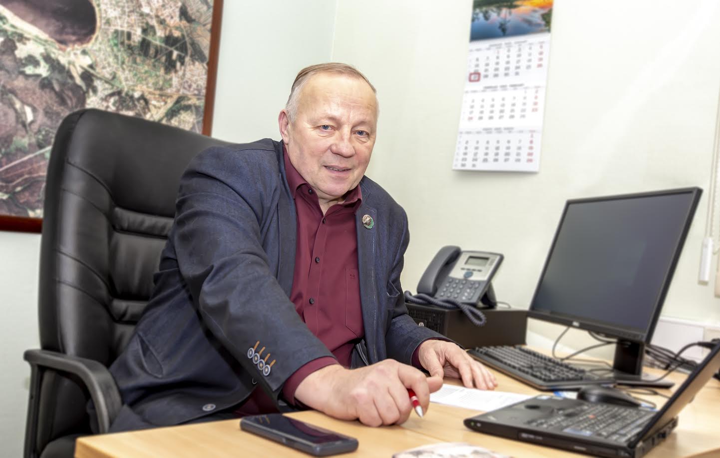 Võru linnavolikogu esimehe Ülo Tuliku sõnul tekitas volikogus enim elevust ASi Johnny plaan rajada Võrru täismõõdus jää- ja tennisehall koos ujula-spaa, kino ja hotelliga. Foto: AIGAR NAGEL Võru linnavolikogu esimehe Ülo Tuliku sõnul tekitas volikogus enim elevust ASi Johnny plaan rajada Võrru täismõõdus jää- ja tennisehall koos ujula-spaa, kino ja hotelliga. Foto: AIGAR NAGEL