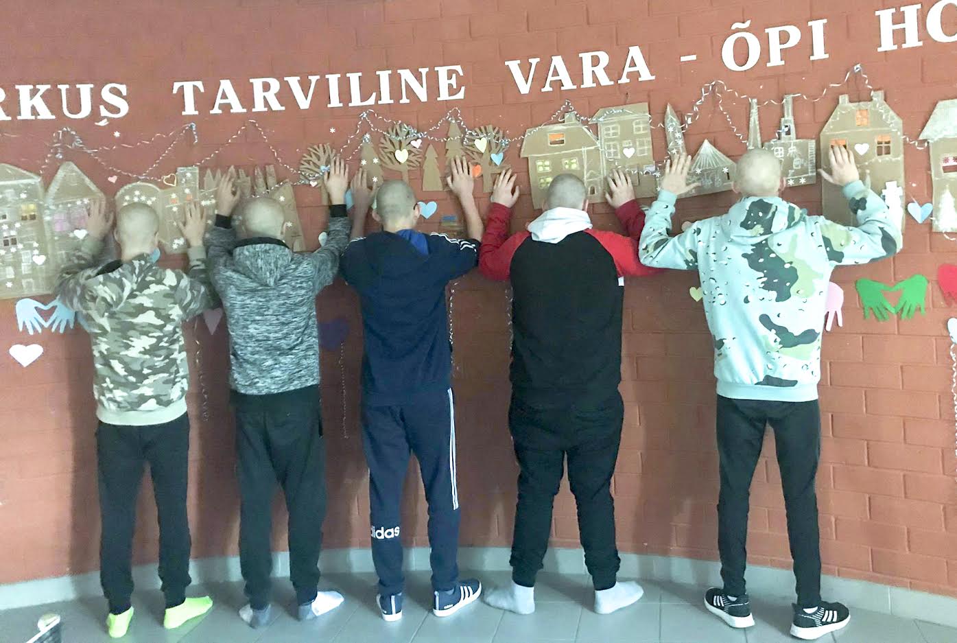 Krabi koolijuhi Ale Sprengi sõnul teatasid koolis käivad noormehed kolmapäeval, et ajasid protesti märgiks omal pea paljaks. Foto: KRABI KOOL Krabi koolijuhi Ale Sprengi sõnul teatasid koolis käivad noormehed kolmapäeval, et ajasid protesti märgiks omal pea paljaks. Foto: KRABI KOOL