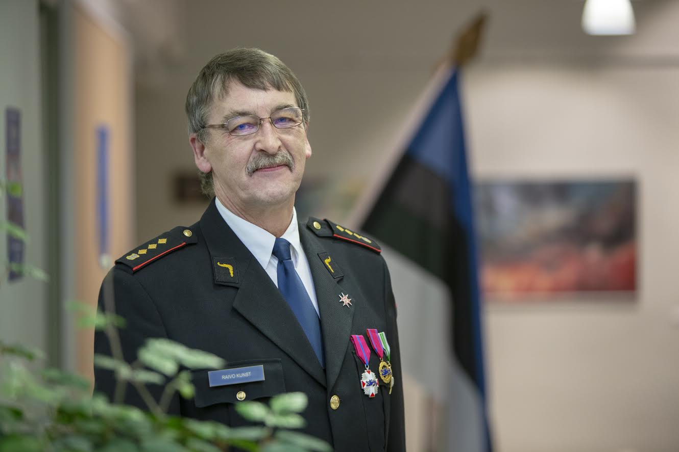 Värska komando komandopealik Raivo Kunst peab väga oluliseks tehnoloogia arenguga sammupidamist ja pidevat enesetäiendamist. FOTO: Aigar Nagel Värska komando komandopealik Raivo Kunst peab väga oluliseks tehnoloogia arenguga sammupidamist ja pidevat enesetäiendamist. FOTO: Aigar Nagel