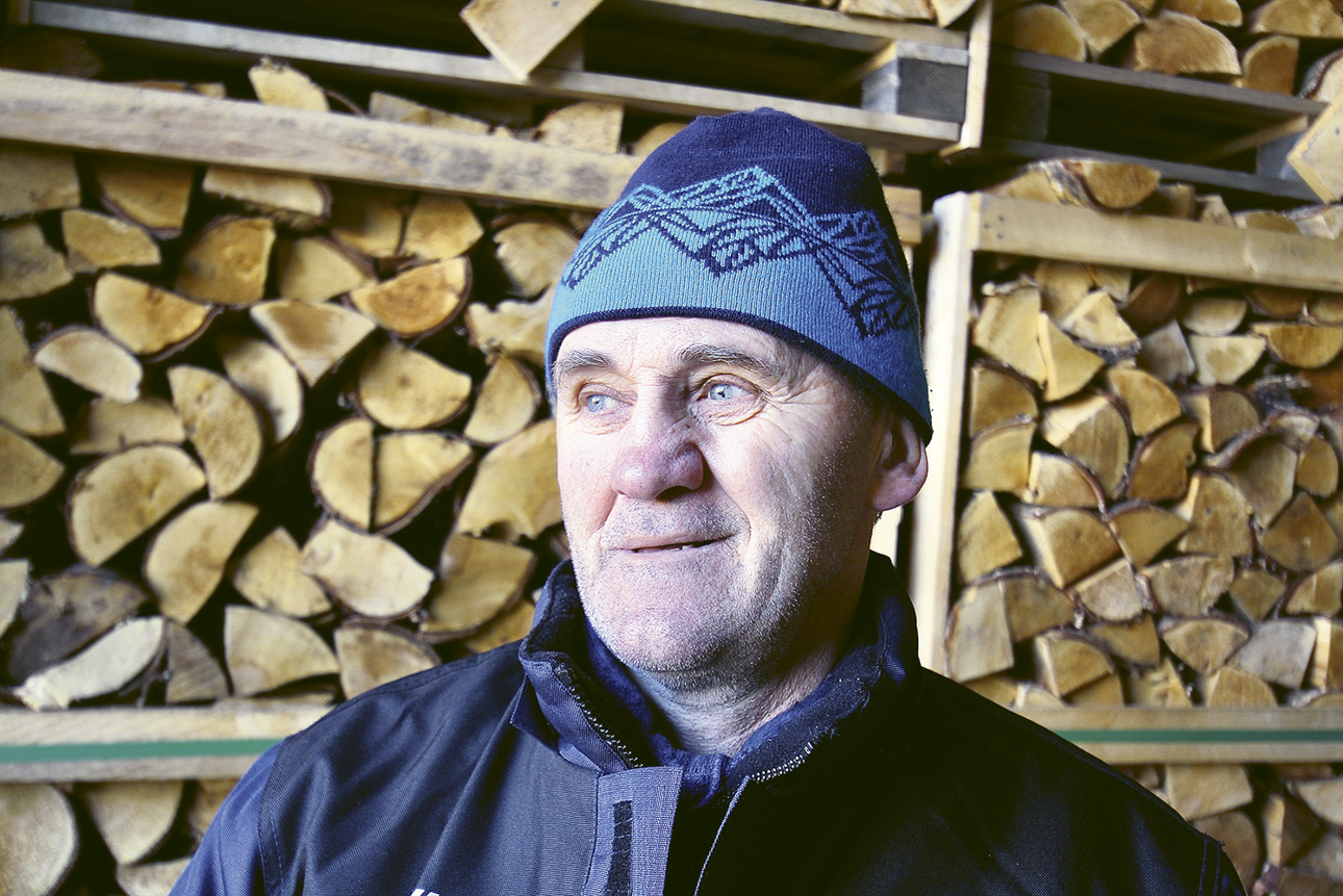 Taivo Toomas pani 30 aastat tagasi nime kohalikule orienteerumisklubile Peko ja oli klubi esimene president. Paari aasta pärast tähistab kolmekümnendat tegevusaastat kuningriikidega äri ajav osaühing Värska Laht, mille müügitulu oli 1 147 765 eurot ja ärikasum 186 415 eurot. Kiiresti kasvavate firmade (gasellide) esikahesajas oli Värska Laht esimese saja seas. Foto: KALEV ANNOM Taivo Toomas pani 30 aastat tagasi nime kohalikule orienteerumisklubile Peko ja oli klubi esimene president. Paari aasta pärast tähistab kolmekümnendat tegevusaastat kuningriikidega äri ajav osaühing Värska Laht, mille müügitulu oli 1 147 765 eurot ja ärikasum 186 415 eurot. Kiiresti kasvavate firmade (gasellide) esikahesajas oli Värska Laht esimese saja seas. Foto: KALEV ANNOM
