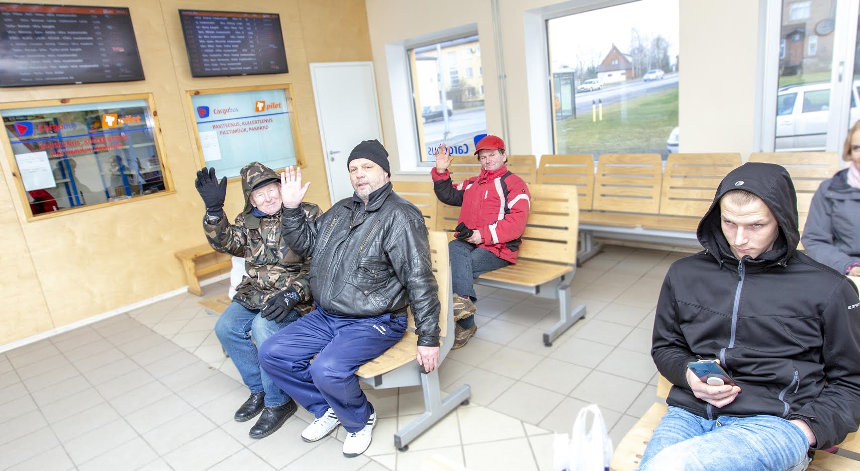 Võru bussijaama ooteruumi ja piletikassat kasutavad eelkõige eakad ja need, kes nädalas korduvalt sõidavad ning muu hulgas bussiaegade kohta jooksvalt infot vajavad. Foto: AIGAR NAGEL