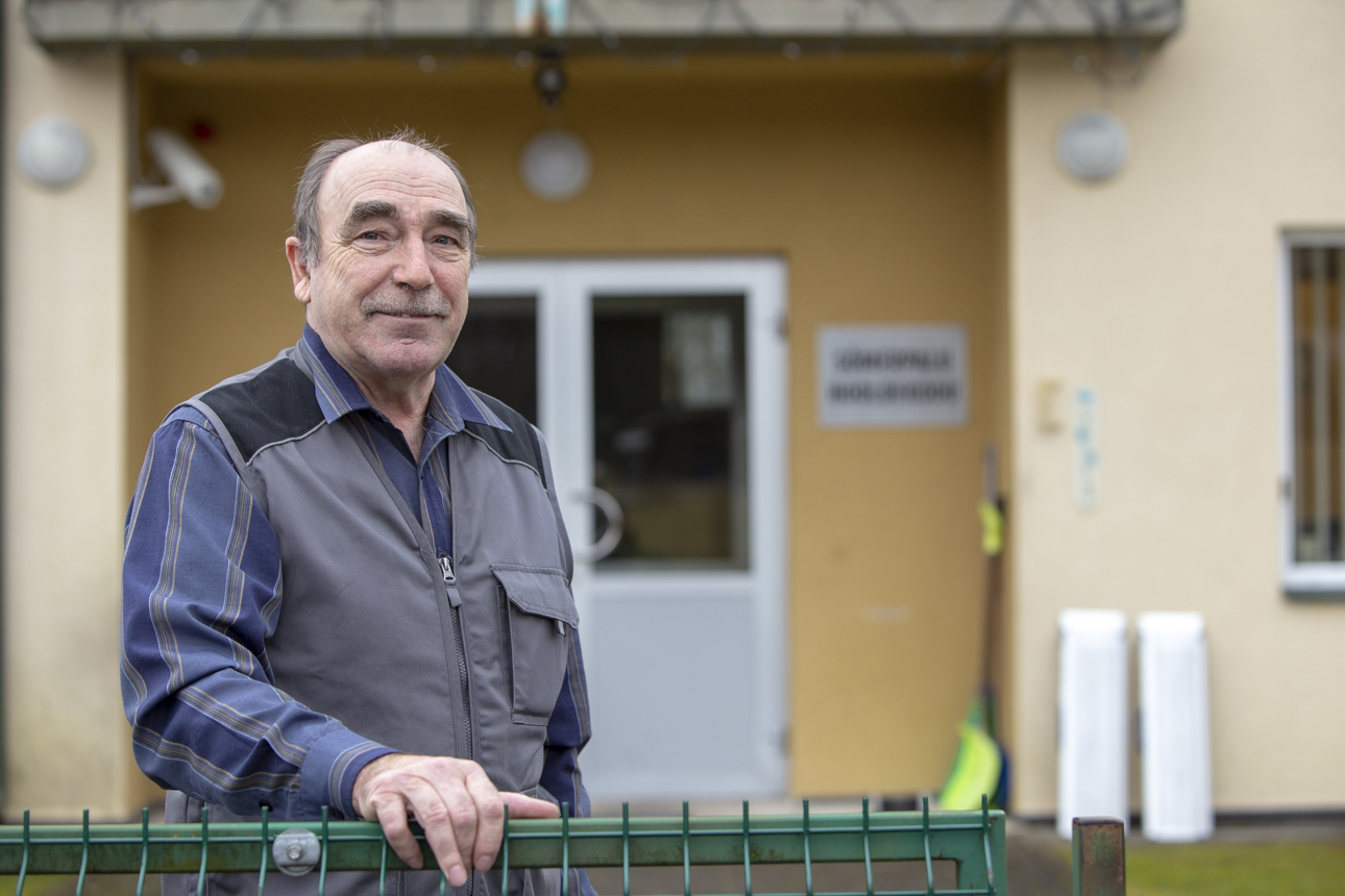 Sõmerpalu hooldekodu juhataja Lenhard Ermel kinnitas toimetusele, et hooldekodu uksi külastajaile kindlasti ei sulge aga soovib, et praegusel ajahetkel pigem välditaks külastust. FOTO: Aigar Nagel