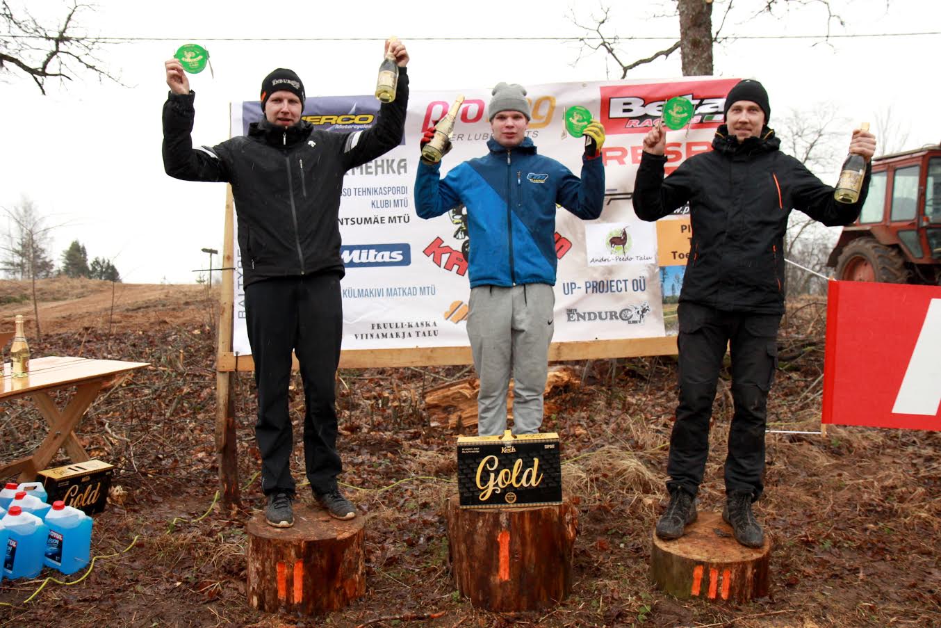 Kestvussõitude sarja „Piksepini karikas 2019–2020” viienda etapi esikolmik: Sander Luiga (vasakult), Eetu Puhakainen ja Jüri Kommer. Foto: BIRGIT PETTAI Kestvussõitude sarja „Piksepini karikas 2019–2020” viienda etapi esikolmik: Sander Luiga (vasakult), Eetu Puhakainen ja Jüri Kommer. Foto: BIRGIT PETTAI