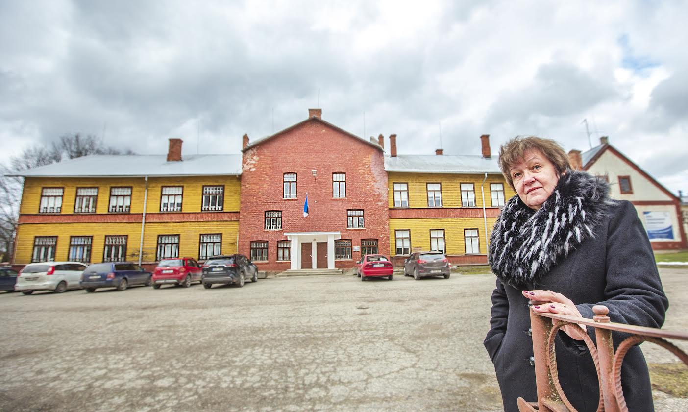 Võru täiskasvanute gümnaasiumi direktor Merike Ojamaa toonitab, et uue olukorraga on vaja toime tulla ning märksõnaks on koostöö. Foto: AIGAR NAGEL Võru täiskasvanute gümnaasiumi direktor Merike Ojamaa toonitab, et uue olukorraga on vaja toime tulla ning märksõnaks on koostöö. Foto: AIGAR NAGEL