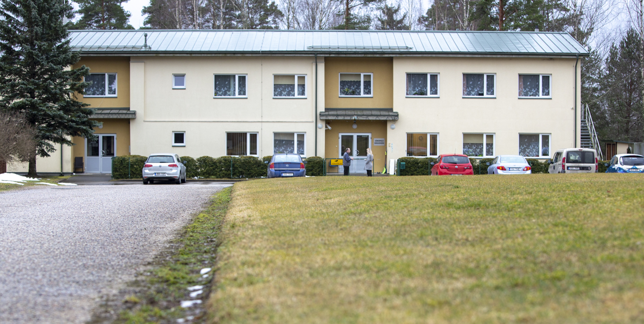 Sõmerpalu hooldekodu juhataja Lenhard Ermel kinnitas toimetusele, et hooldekodu uksi külastajaile kindlasti ei sulge aga soovib, et praegusel ajahetkel pigem välditaks külastust. FOTO: Aigar Nagel