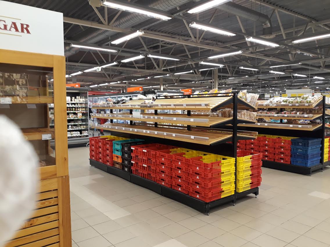 Saia- ja leivariiulid olid neljapäeval tühjaks ostetud.