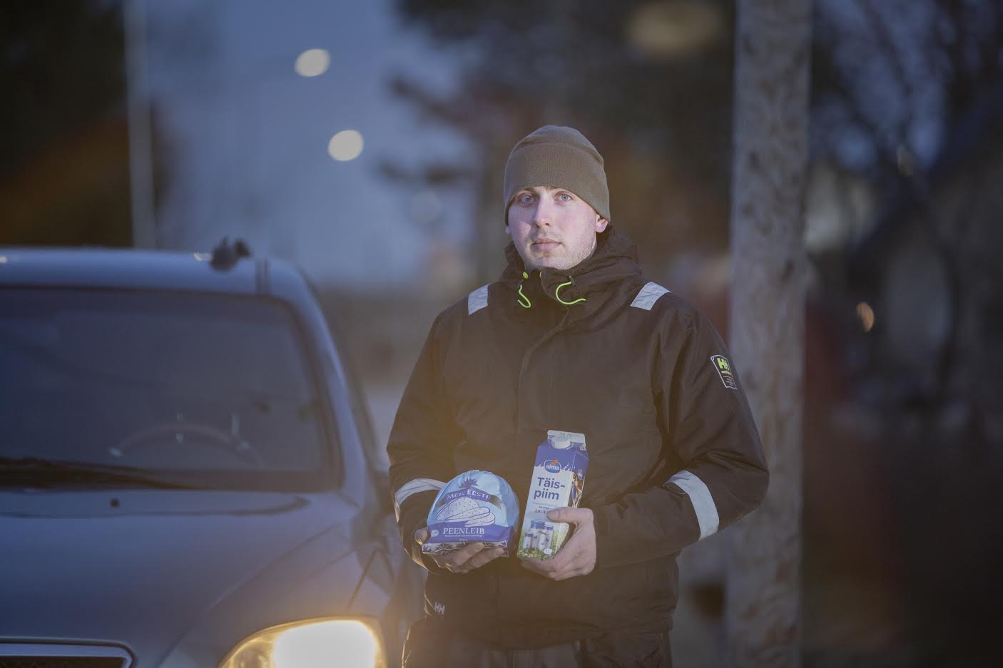 Võrumaa Toidukulleri sotsiaalmeediagrupil täitus 400 liikme arv ning oodata on ohtrat lisa. Fotol näitab oma toidukandja oskusi Harry. Foto: AIGAR NAGEL