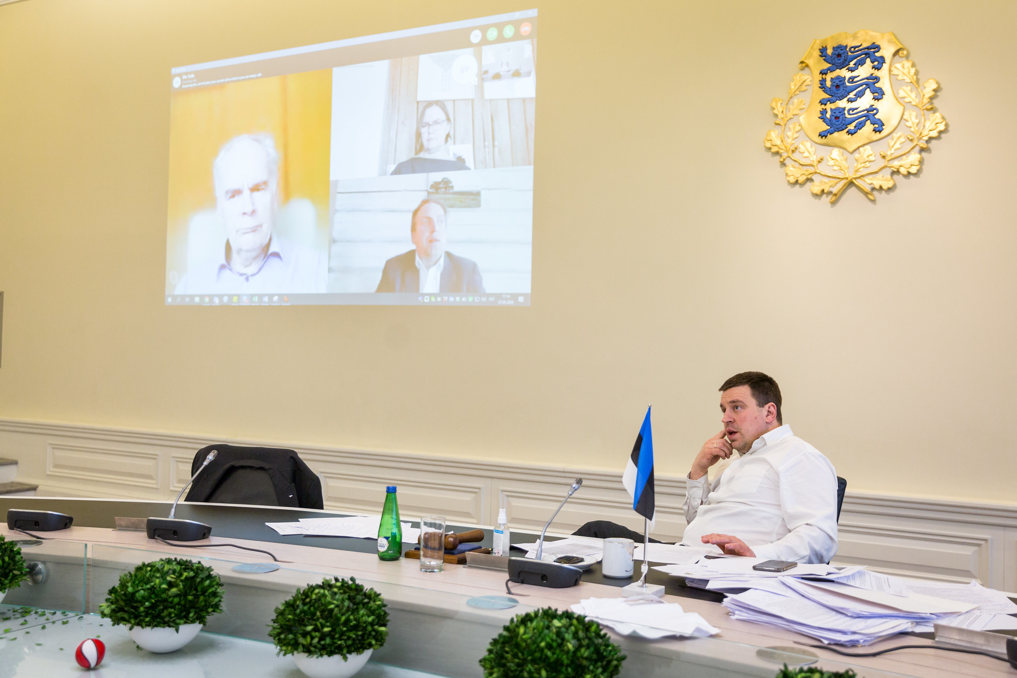 Võru linnapea Anti Allas, volikogu esimees Ülo Tulik ja Võru Kesklinna Kooli direktor.