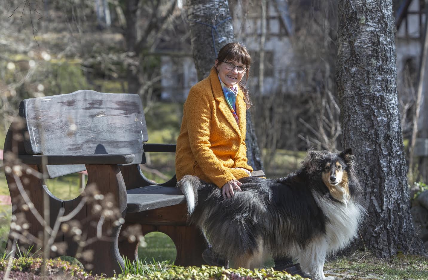 Osula põhikooli huvijuht Ülle Hummal annab teada, et kooli tähtpäevapidustused lükkuvad edasi uue õppeaasta sügisesse. Fotod: AIGAR NAGEL