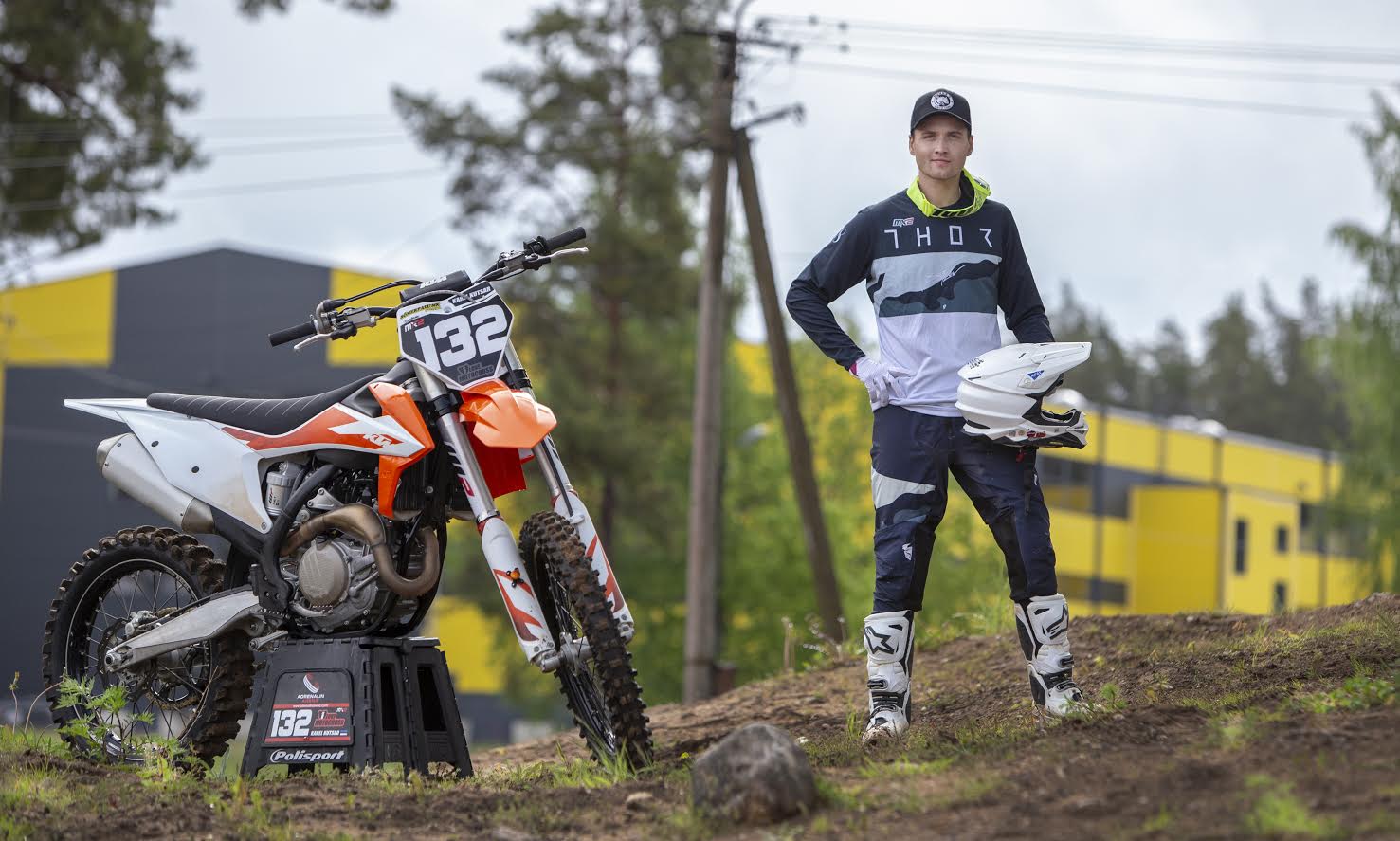 Sõmerpalu motoklubi sõitja Karel Kutsar on treeninguteks kolinud tagasi Võrumaale ja loodab, et hoolimata motokrossi ärajäämisest saab ta end tõestada sel suvel kõikidel järgmistel Eesti meistrivõistluste etappidel. Foto: AIGAR NAGEL Sõmerpalu motoklubi sõitja Karel Kutsar on treeninguteks kolinud tagasi Võrumaale ja loodab, et hoolimata motokrossi ärajäämisest saab ta end tõestada sel suvel kõikidel järgmistel Eesti meistrivõistluste etappidel. Foto: AIGAR NAGEL