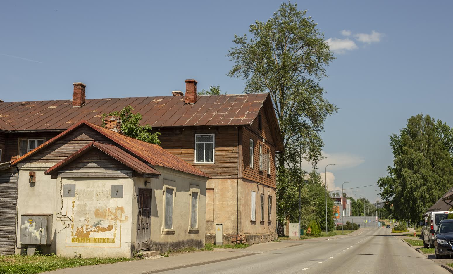 Petseri 4a majas on aegade jooksul tegutsenud nii pesumaja, baar kui ka videolaenutus. Nüüd on maja leidnud omale usina omaniku Annika Kallini, kes annab hoonele uue hingamise. Fotod: AIGAR NAGEL Petseri 4a majas on aegade jooksul tegutsenud nii pesumaja, baar kui ka videolaenutus. Nüüd on maja leidnud omale usina omaniku Annika Kallini, kes annab hoonele uue hingamise. Fotod: AIGAR NAGEL