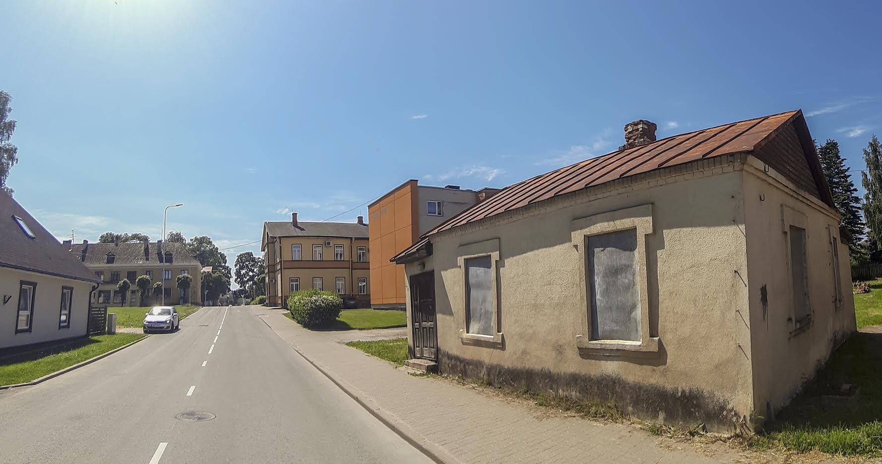 Petseri 4a majas on aegade jooksul tegutsenud nii pesumaja, baar kui ka videolaenutus. Nüüd on maja leidnud omale usina omaniku Annika Kallini, kes annab hoonele uue hingamise. Fotod: AIGAR NAGEL Petseri 4a majas on aegade jooksul tegutsenud nii pesumaja, baar kui ka videolaenutus. Nüüd on maja leidnud omale usina omaniku Annika Kallini, kes annab hoonele uue hingamise. Fotod: AIGAR NAGEL