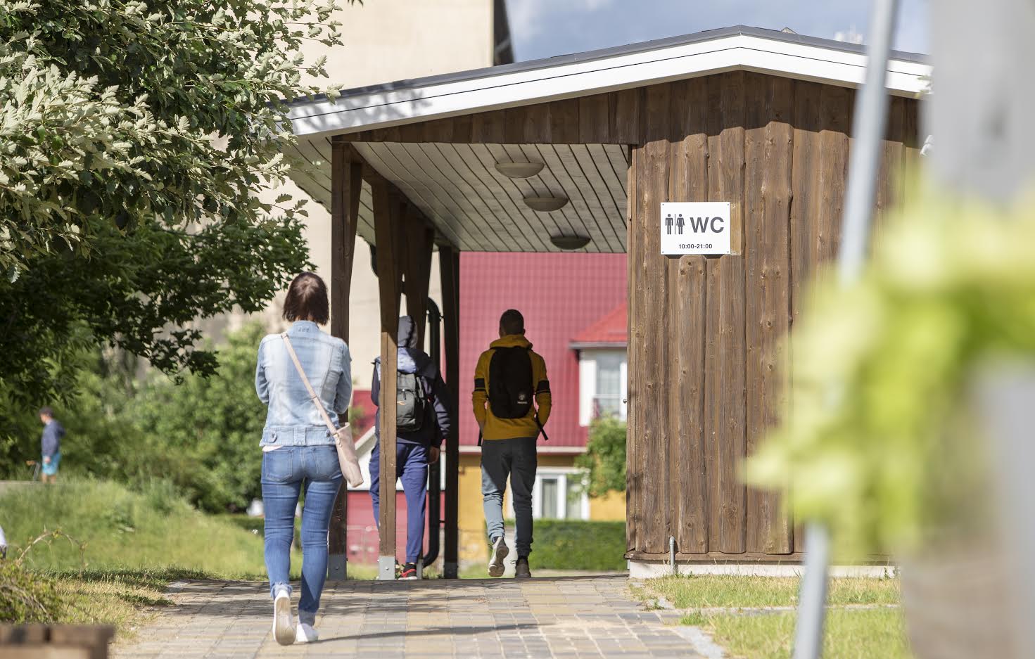 Tamula rannas saab suvitaja kenasti kemmergut väisata, sündsalt rõivaid vahetada ning prügi selleks ettenähtud kohta panna. Foto: AIGAR NAGEL