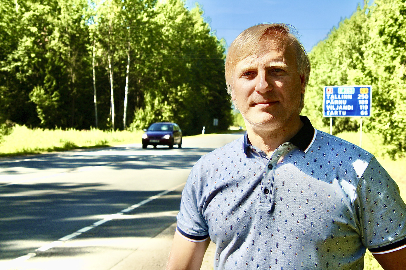 Ligemale veerand sajandit transpordialal töötanud Hansa Bussiliinide juht Madis Lepp on rõõmus iga kilomeetri roolikeerajaile ja sõitjatele euroopaliku ja ohutu maantee valmimise üle. Fotod: KALEV ANNOM