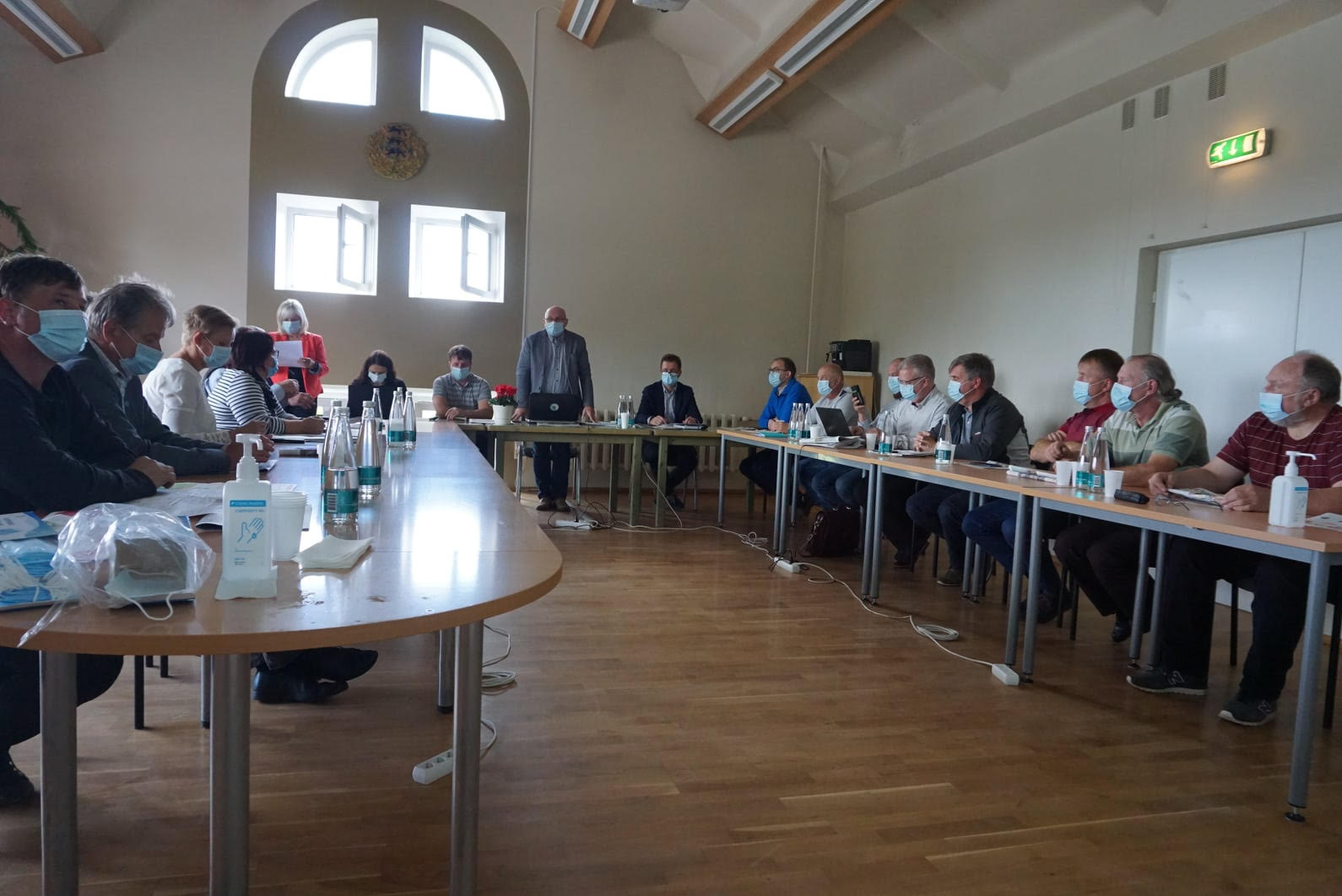 Fotol on Võru vallavolikogu liikmed 9.septembri istungil.  FOTO: Birgit Pettai