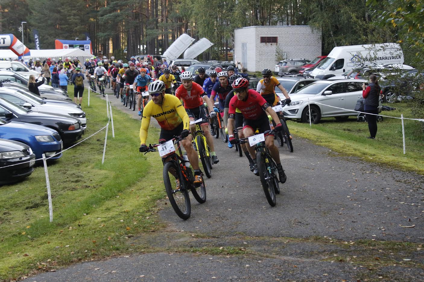 Laupäevasest saja kilomeetri pikkusest Haanja maratonist võttis tänavu osa 408 ratturit. Foto: HAANJA100 FACEBOOK