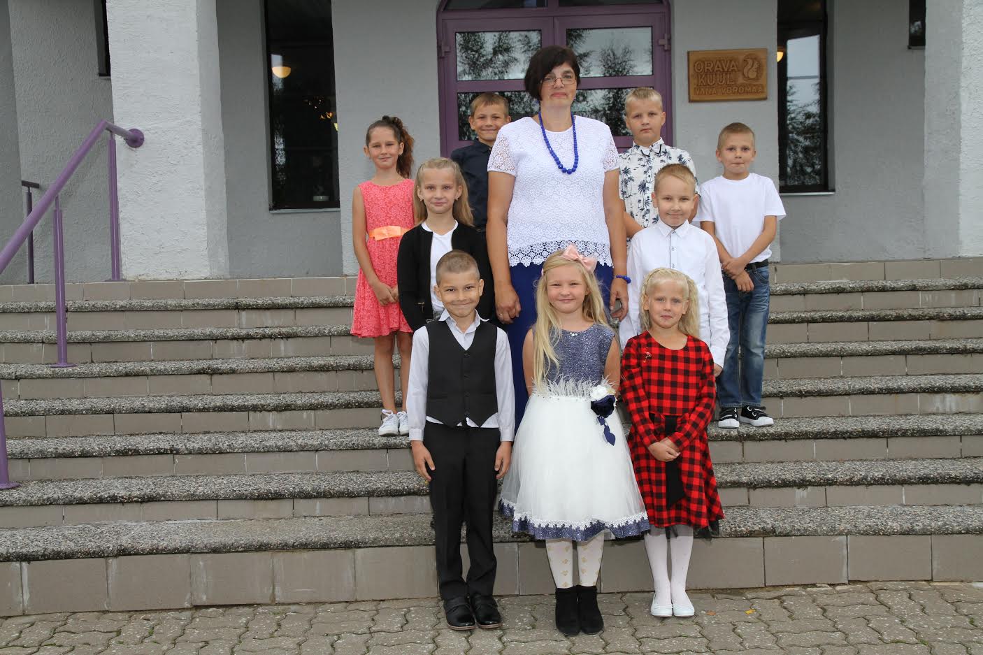 Orava kooli 1.–3. klassi õpilased õpivad liitklassis. Klassijuhatajaks on Kadri Kivit. FOTO: Birgit Pettai