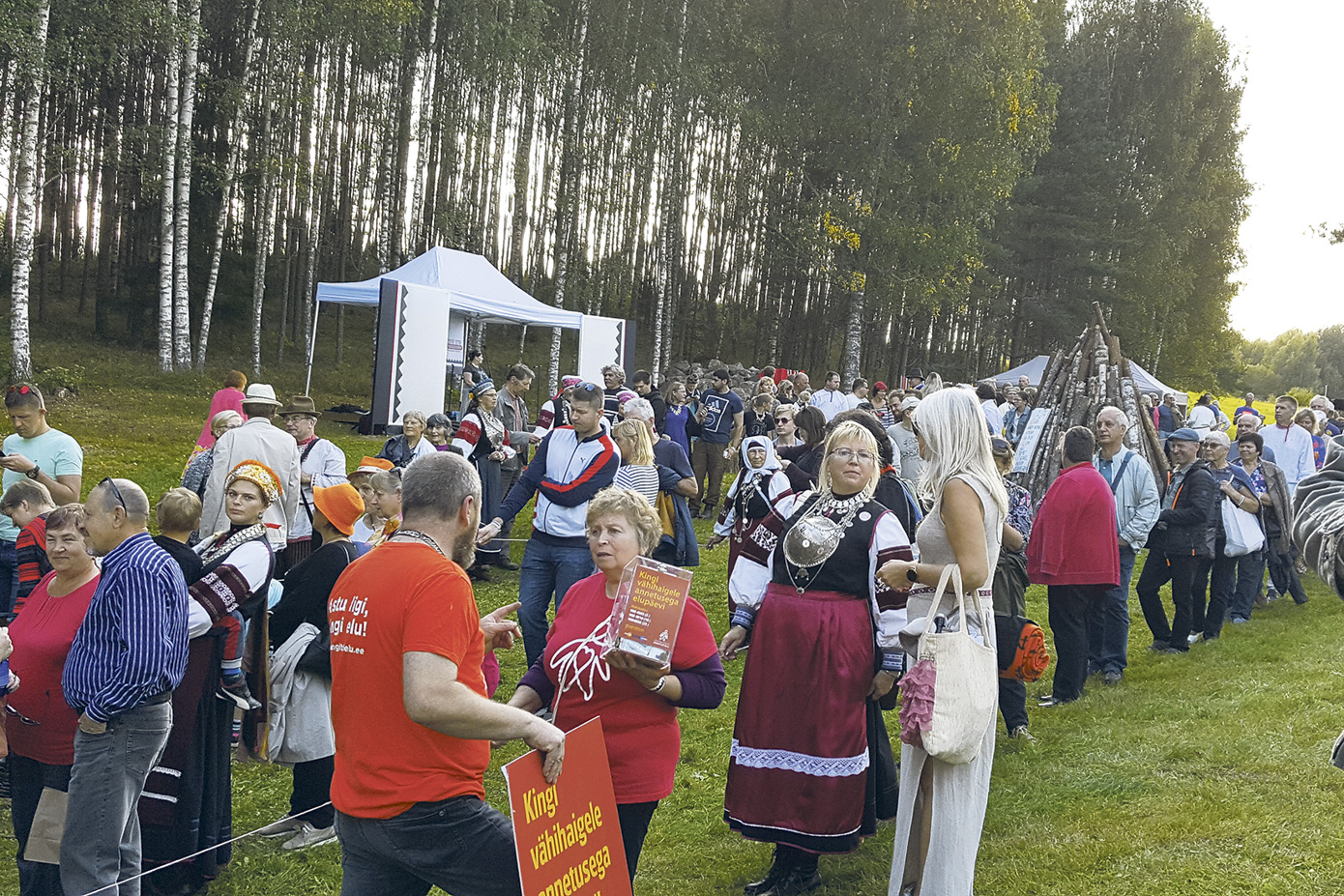 Seto kuningriigi päev tõi kohale hulga rahvast. Üritus kulmineerus ülemsootska valimisega. Foto: MARGARETA PALGI