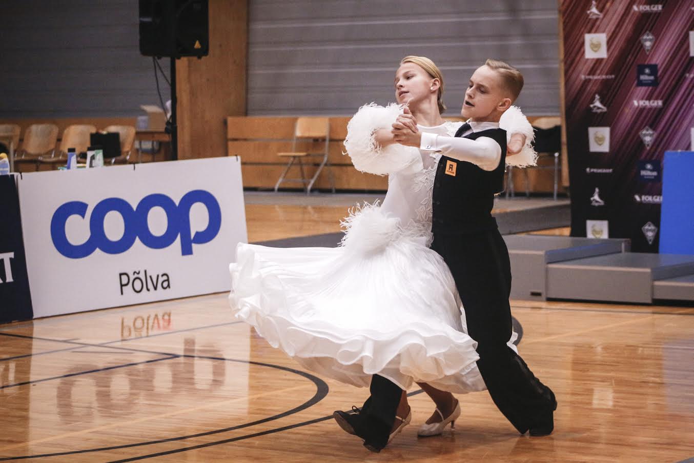 Juunior 1 klassis said kuldsed medalid kaela nii standard- kui ka Ladina-Ameerika tantsudes Marcus Kindsigo ja Annaliisa Uibo. Foto: KÜLLI HAAV