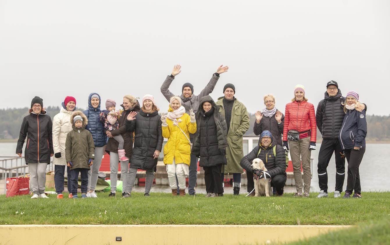 Talisuplust harrastavad võrulased avasid ametlikult välisuplushooaja ja tegid üle pika aja ühe ühise supluse Tamula järves. Foto: AIGAR NAGEL