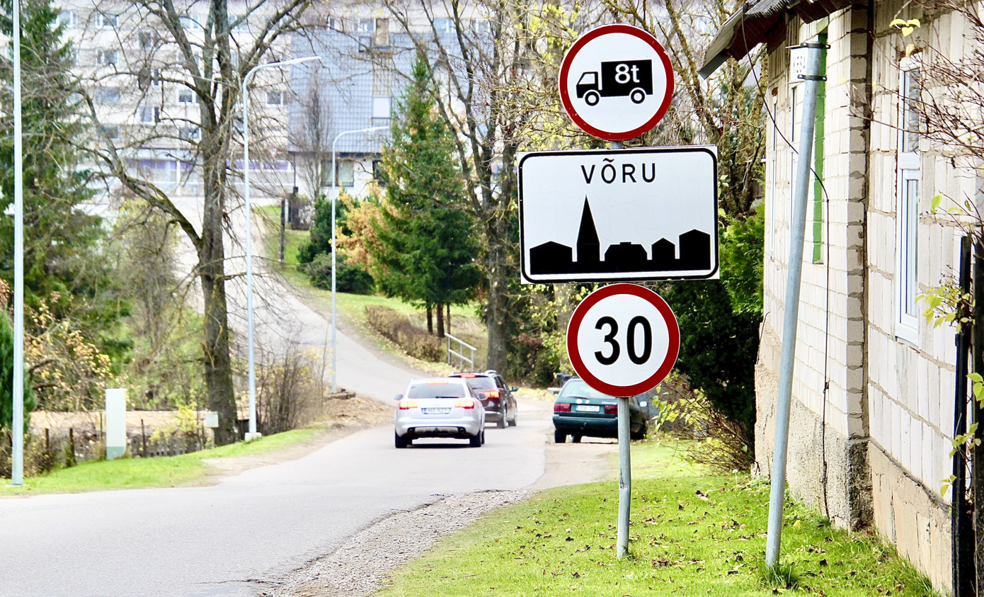 Kesa tänav Võru linna ja Võru valla piiril vaatega Vilja tänava poole. Fotod: KALEV ANNOM 