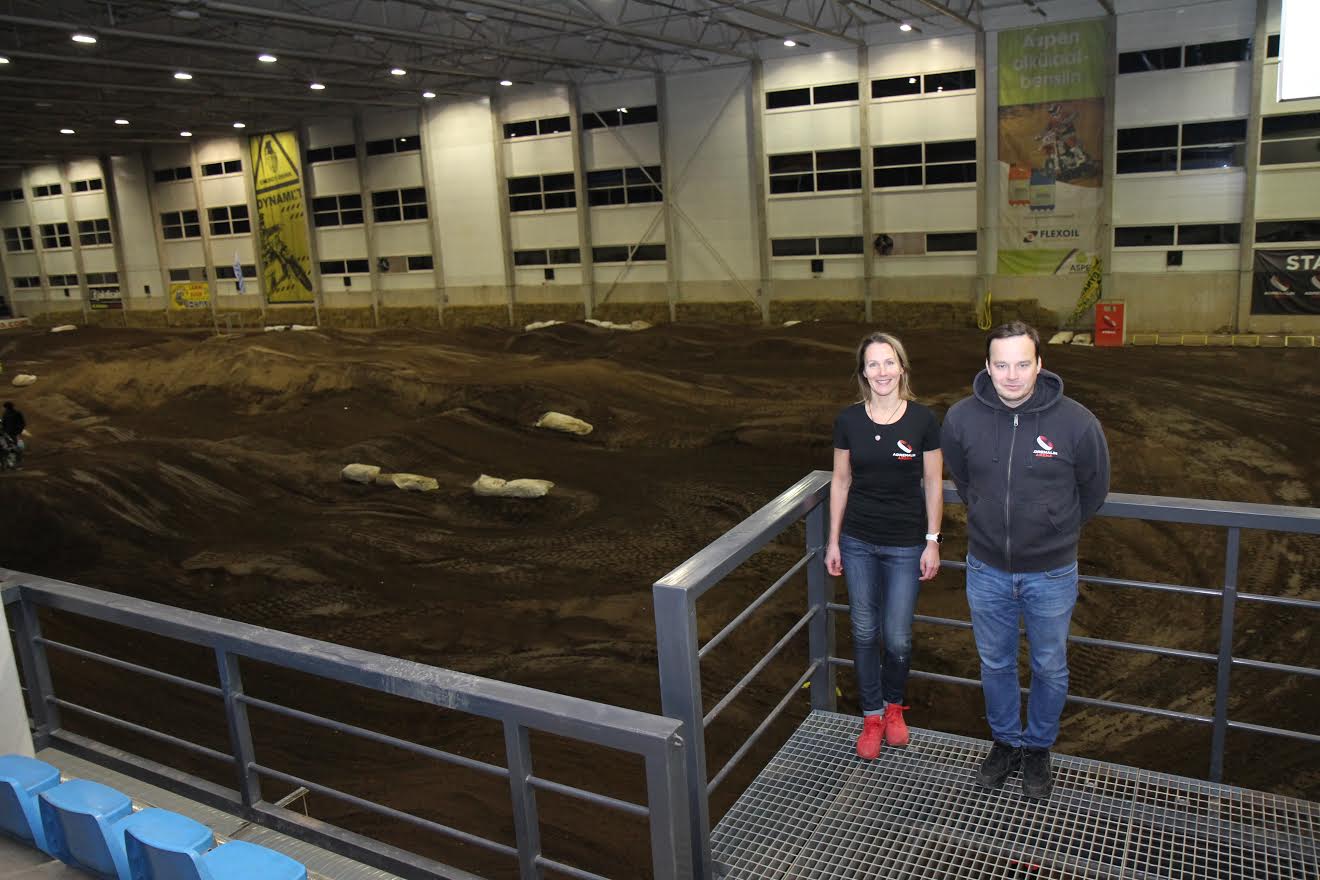 Adrenalin Arena juhataja Peeter Põldaru (paremal) ja projektijuht Anneli Tilk (vasakul). Foto: BIRGIT PETTAI