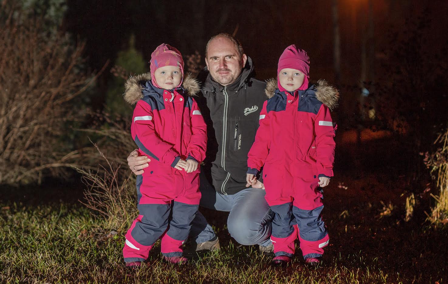 MTÜ Võrumaa Lasterikkad juhatuse liige Ainar Vätsing on koos pere pisemate Risse ja Rettiga jõulude puhul töötubades meisterdamas. Foto: AIGAR NAGEL