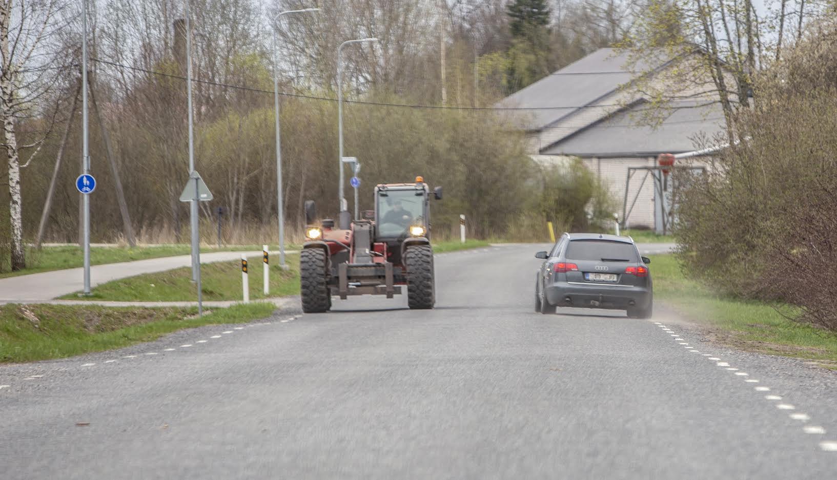 Politseinikele on nende töös suureks abiks tähelepanelikud kaasliiklejad, kes samuti liiklusel silma peal hoiavad ja vajaduse korral politseid ohumärkidest teavitavad.  Foto: AIGAR NAGEL