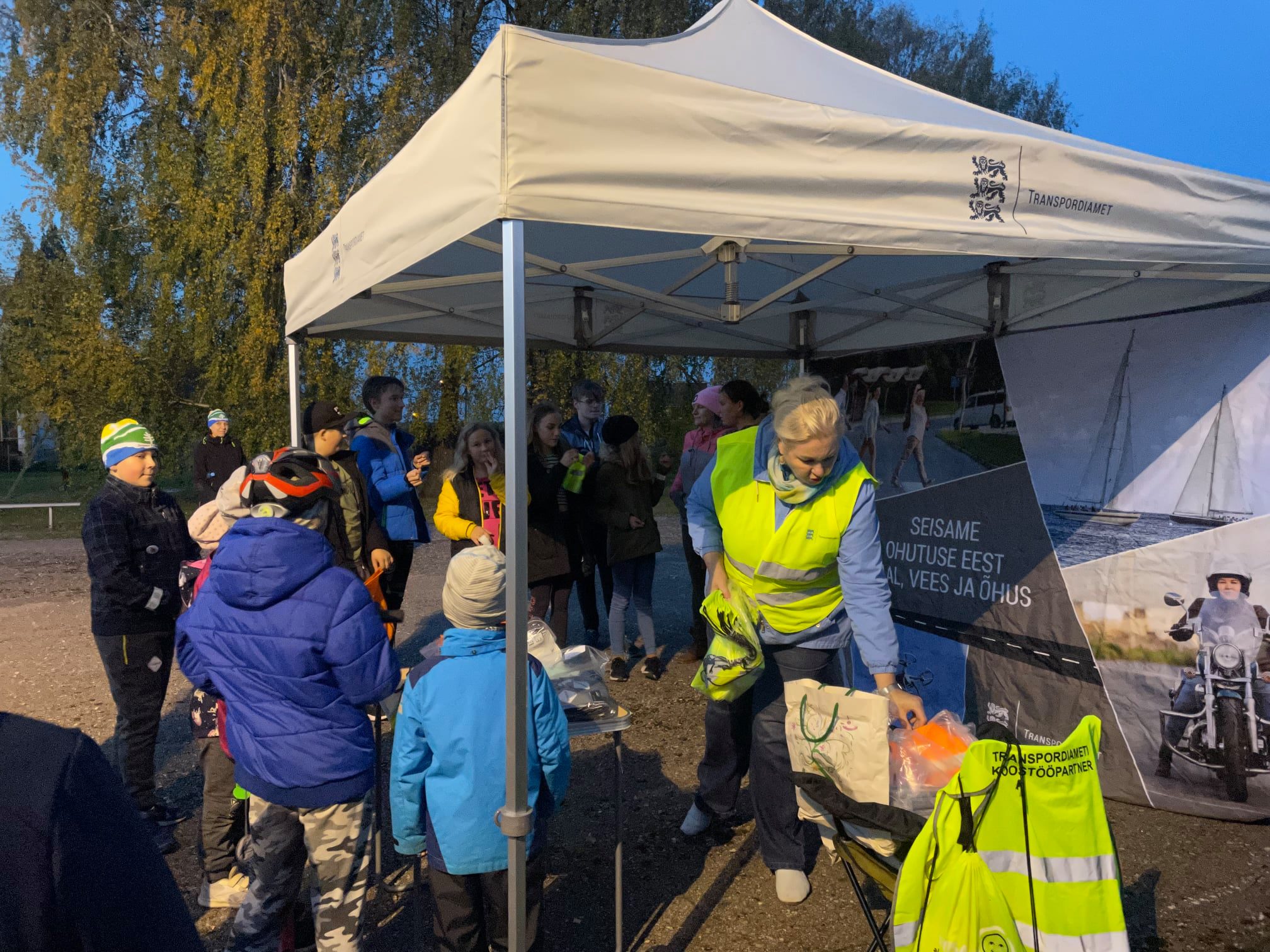 Transpordiameti telgis sai tutvust teha helkurtoodetega. Foto: ERAKOGU