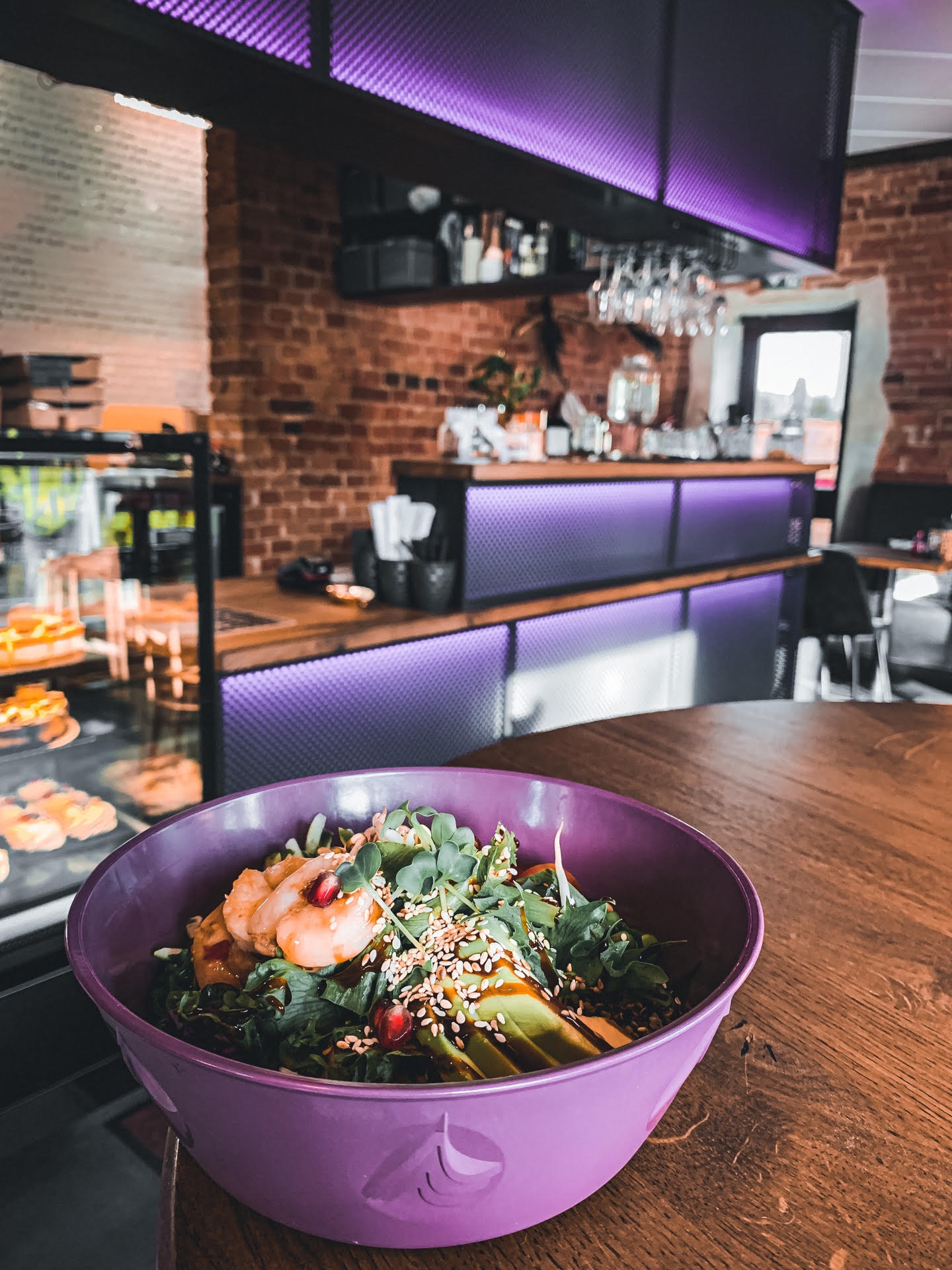 Eva Sushist on võimalik juba alates neljapäevast salateid kaasa osta korduvkasutatavas RingKarbis. Foto: ERAKOGU Eva Sushist on võimalik juba alates neljapäevast salateid kaasa osta korduvkasutatavas RingKarbis. Foto: ERAKOGU