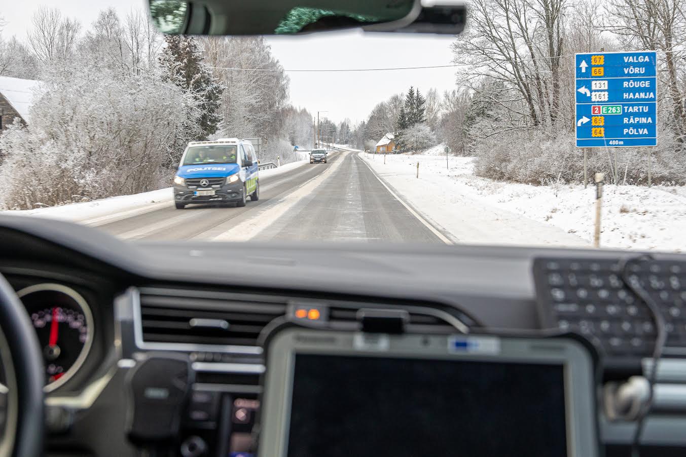 Pühade ajal maha sadanud lumi mängis olulist rolli politseile laekunud väljakutsete arvus. Fotod: AIGAR NAGEL