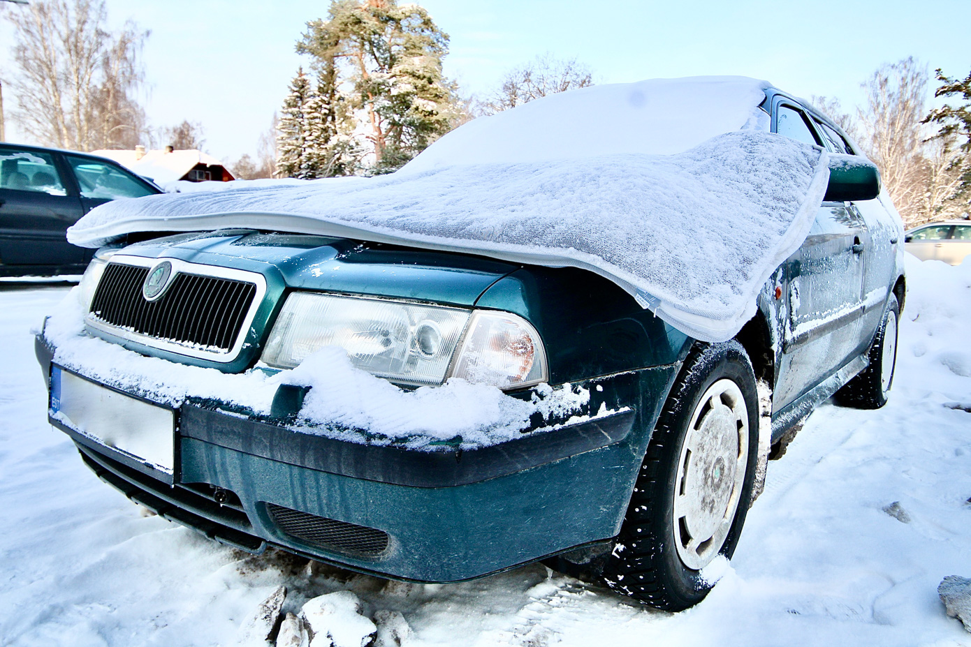 Auto süda – mootor ja akumulaator – on kaitstud külmataadi eest madratsi Hypnos all. Fotod: KALEV ANNOM