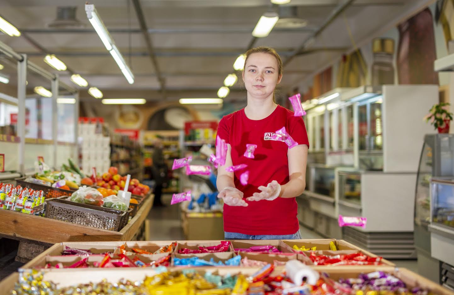 Räpina A1000 Market avati möödunud aasta lõpus. Ühtlasi on tegemist Võrumaa ettevõtte OÜ A1M esimese väikepoega. Fotol Räpina A1000 Marketi klienditeenindaja Laura Sudomoikina. Foto: AIGAR NAGEL Räpina A1000 Market avati möödunud aasta lõpus. Ühtlasi on tegemist Võrumaa ettevõtte OÜ A1M esimese väikepoega. Fotol Räpina A1000 Marketi klienditeenindaja Laura Sudomoikina. Foto: AIGAR NAGEL
