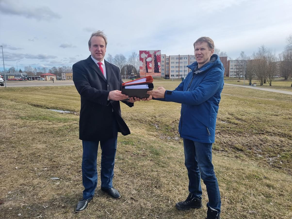 Fotol: Võru linnapea Anti Allas ja OÜ Semuehitus ehitusdirektor Ahto Vink.