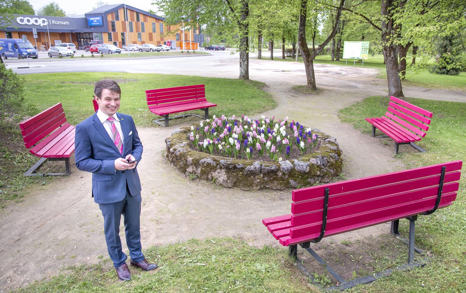 Antsla vallavanem Avo Kirsbaum unistab, et uus keskväljak valmiks nelja aasta jooksul. Foto: AIGAR NAGEL