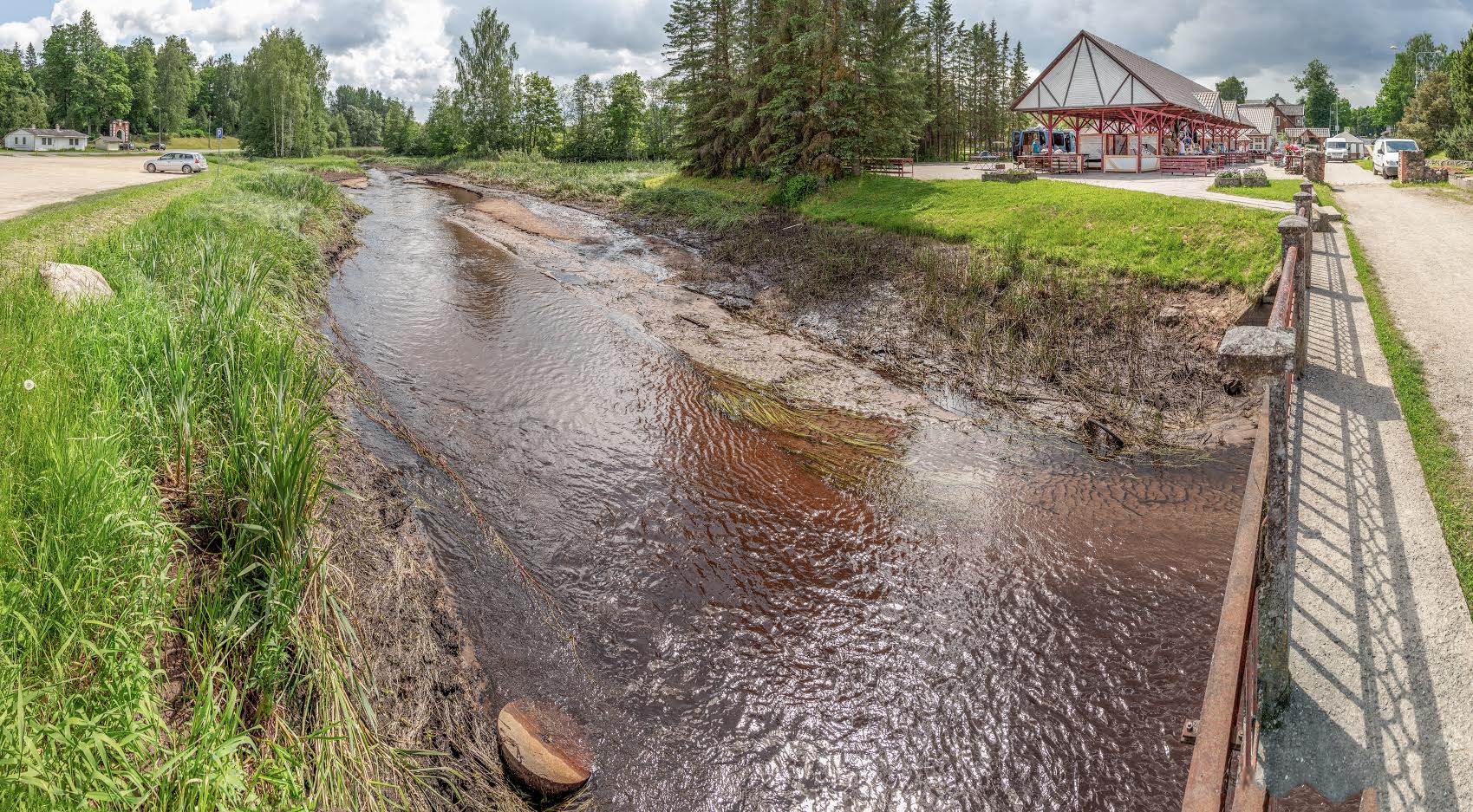 Käesoleval nädalal jätkus Põlva paisjärve veest tühjakslaskmine. Järv peaks veest tühjaks saama käesoleva kuu lõpuks. FOTO: Aigar Nagel