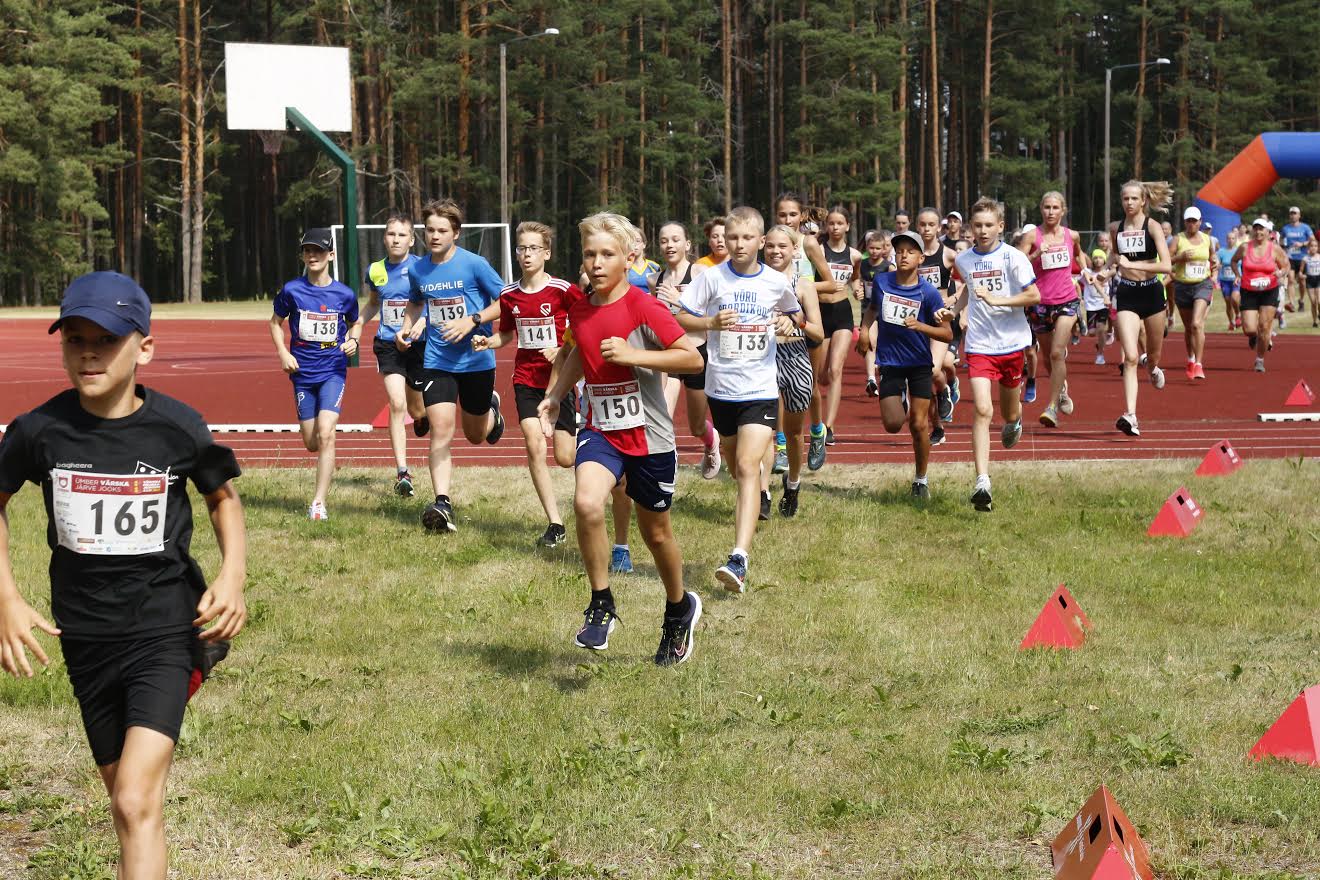 Palav ilm spordisõpru ei heidutanud ja nii sai oma tulemuse kirja umbes 260 osalejat. Foto: KÜLLI LEOLA