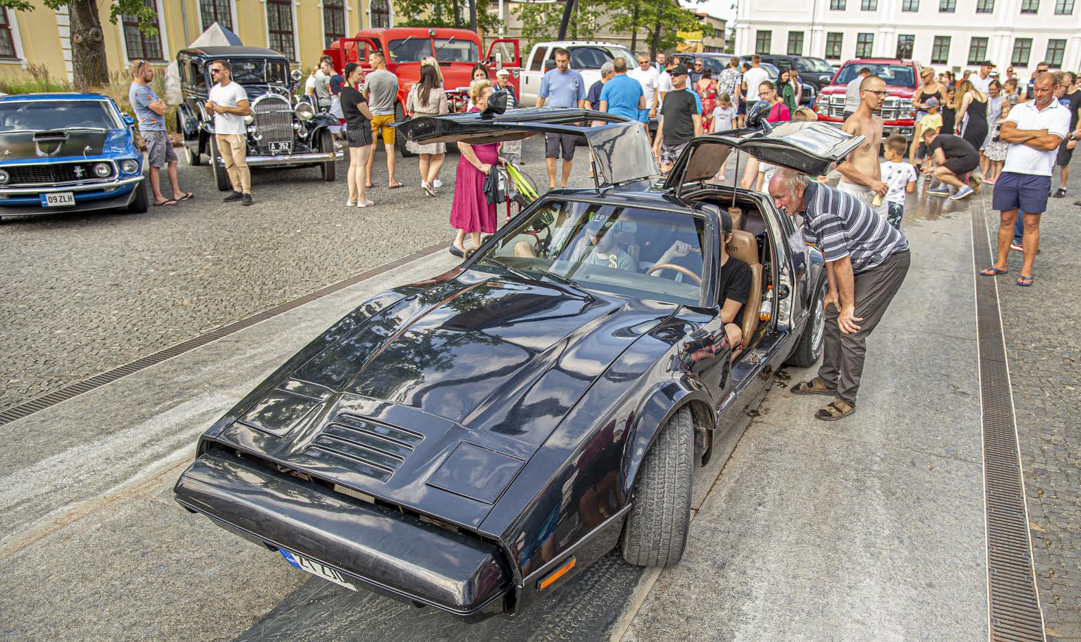 Oma autosid oli näitama tulnud arvestatav hulk vabatahtlikke ja huvilisi. Fotod: AIGAR NAGEL FOTOD: Aigar Nagel